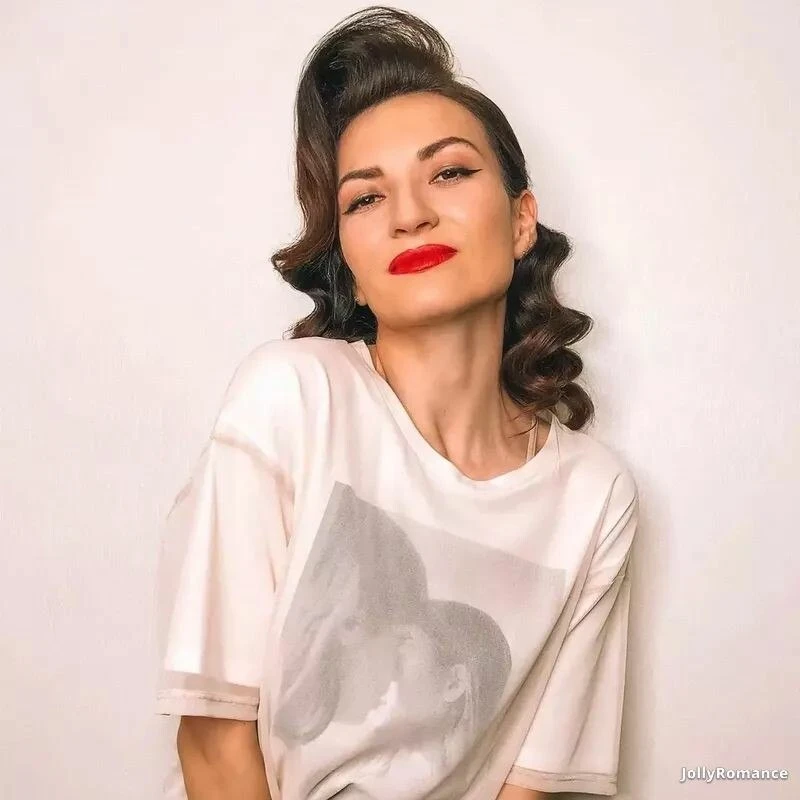 Anna Profile image 2